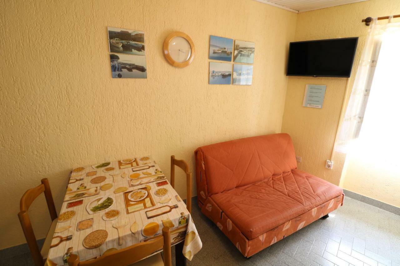 Apartments Ivo With Sea View Baška Eksteriør bilde