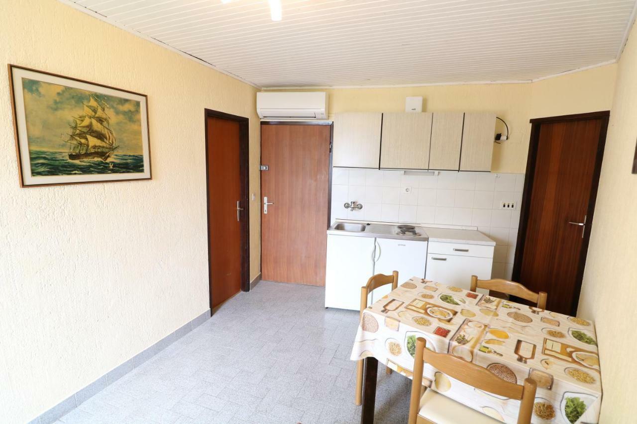 Apartments Ivo With Sea View Baška Eksteriør bilde