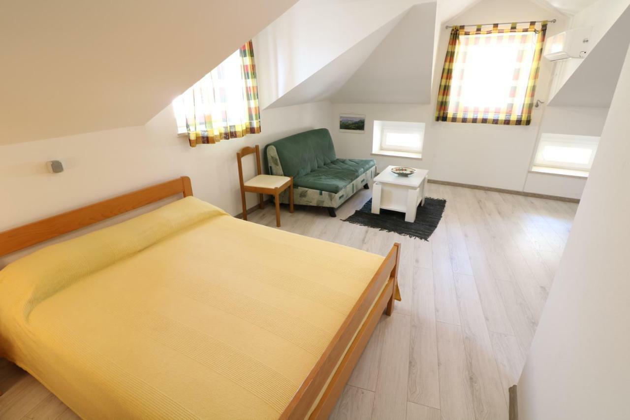 Apartments Ivo With Sea View Baška Eksteriør bilde